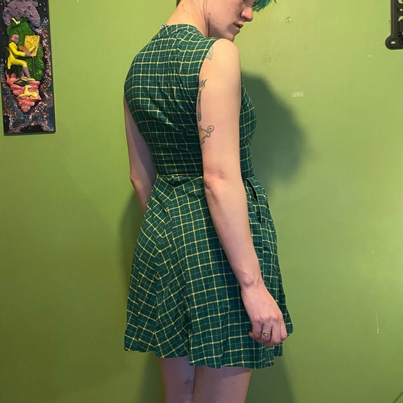 Sleeveless green plaid dress - Picture 3 of 7